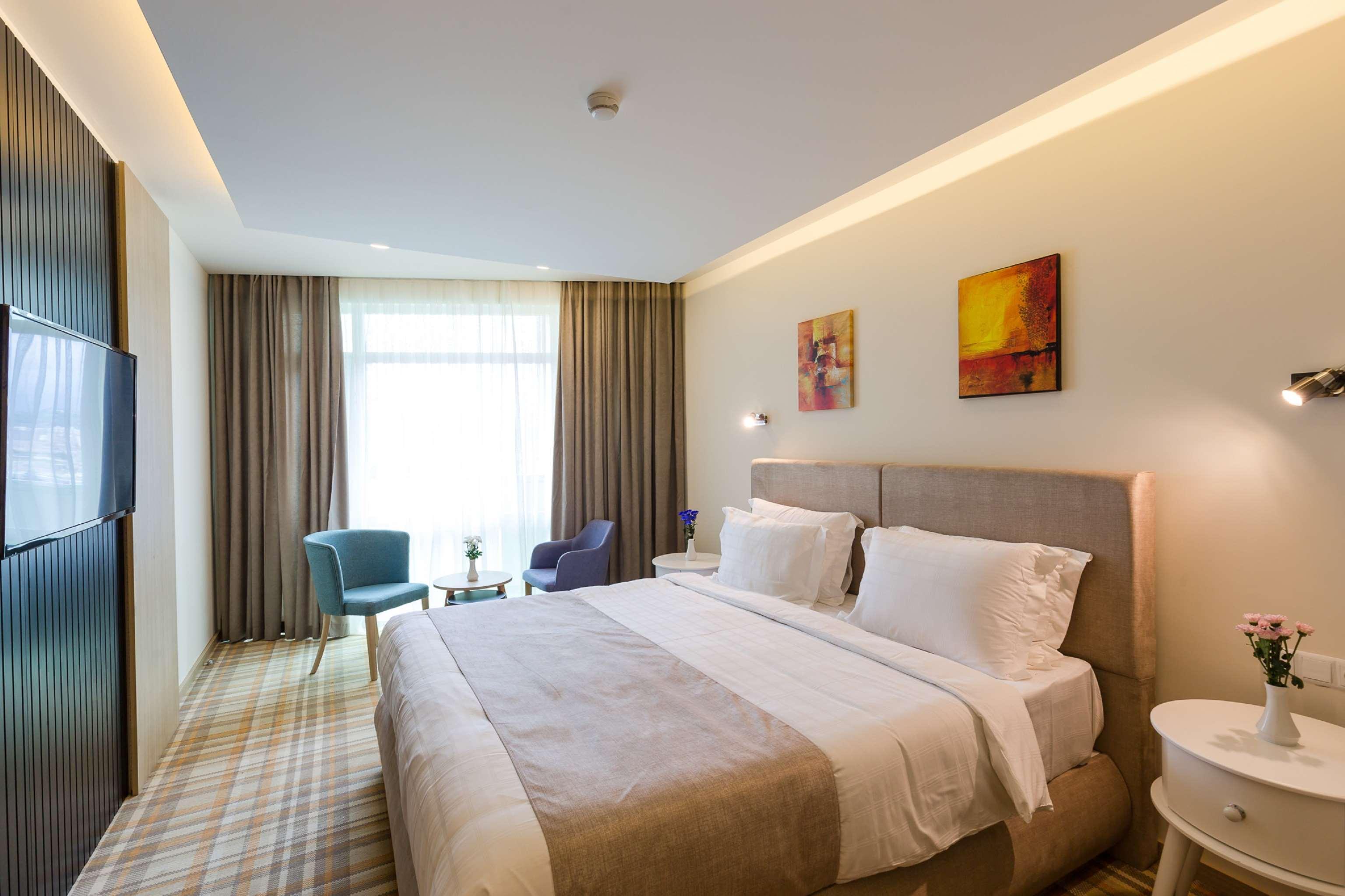 Best Western Premier Батуми Екстериор снимка A bedroom at the hotel