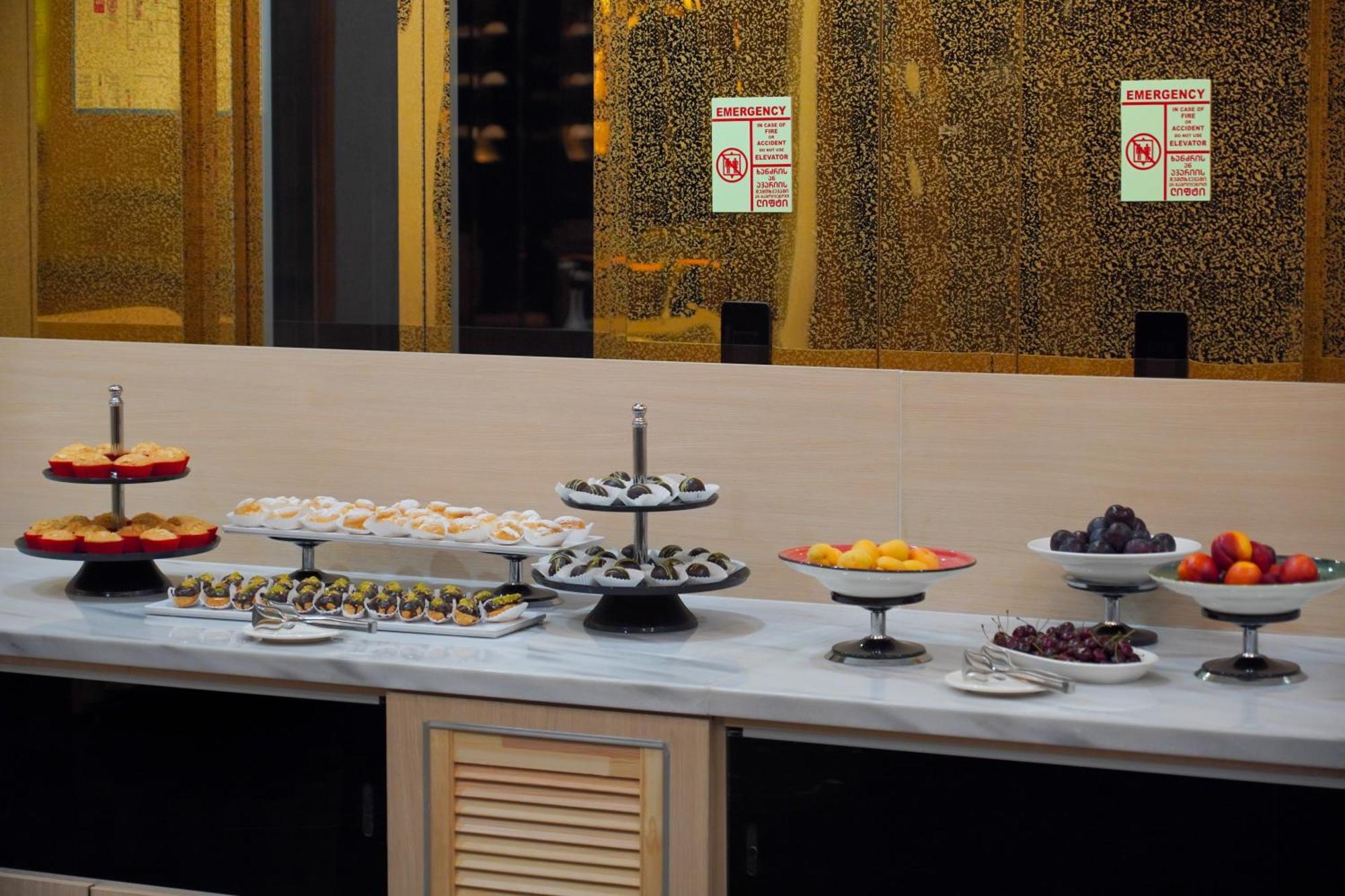 Best Western Premier Батуми Екстериор снимка A buffet at a hotel
