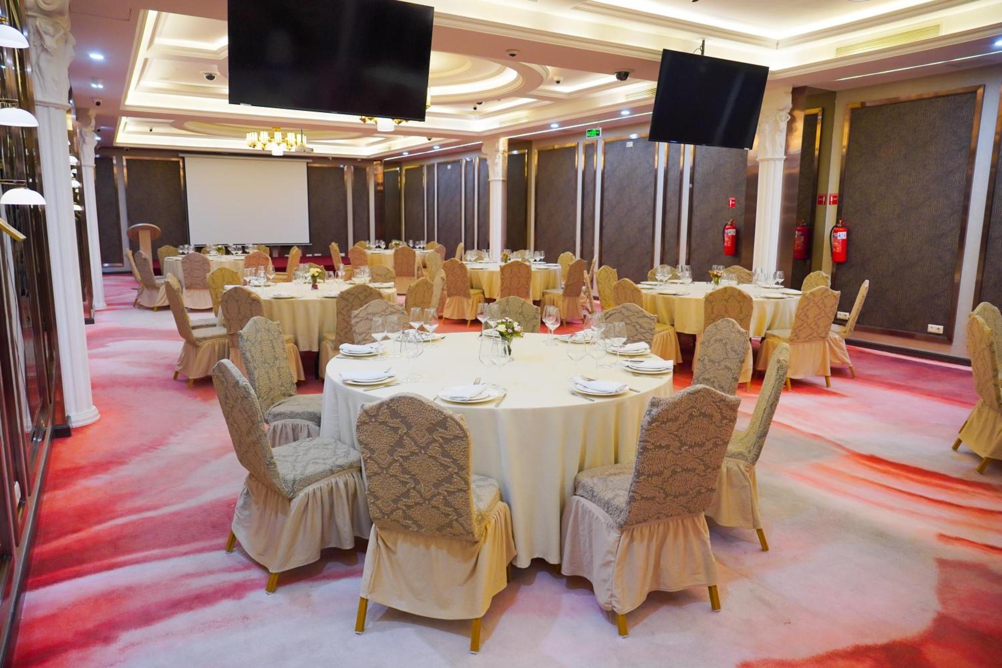 Best Western Premier Батуми Екстериор снимка The ballroom of the hotel