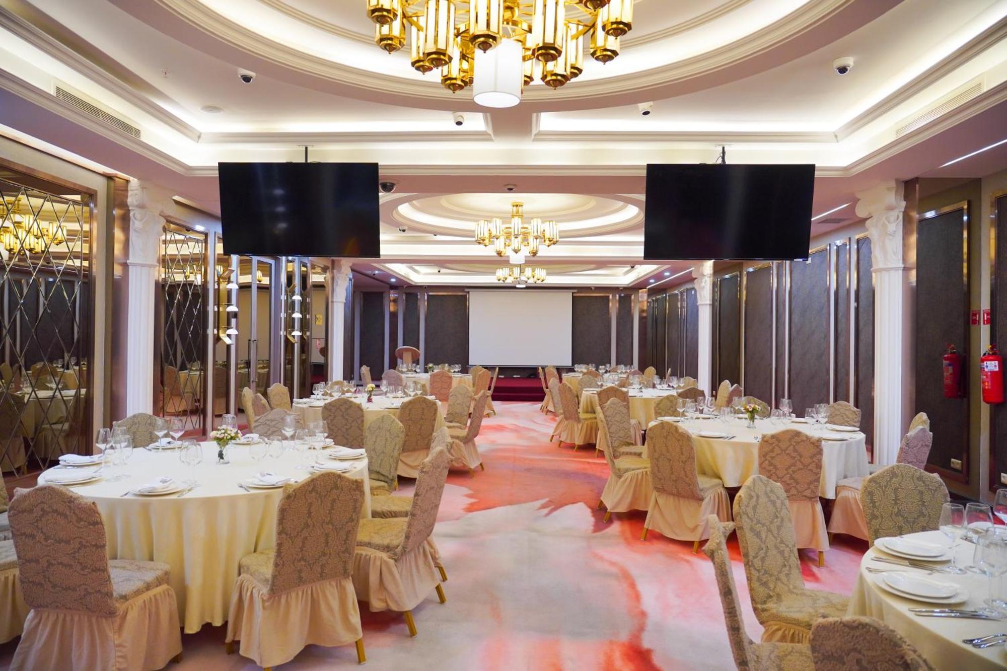 Best Western Premier Батуми Екстериор снимка The ballroom of the hotel