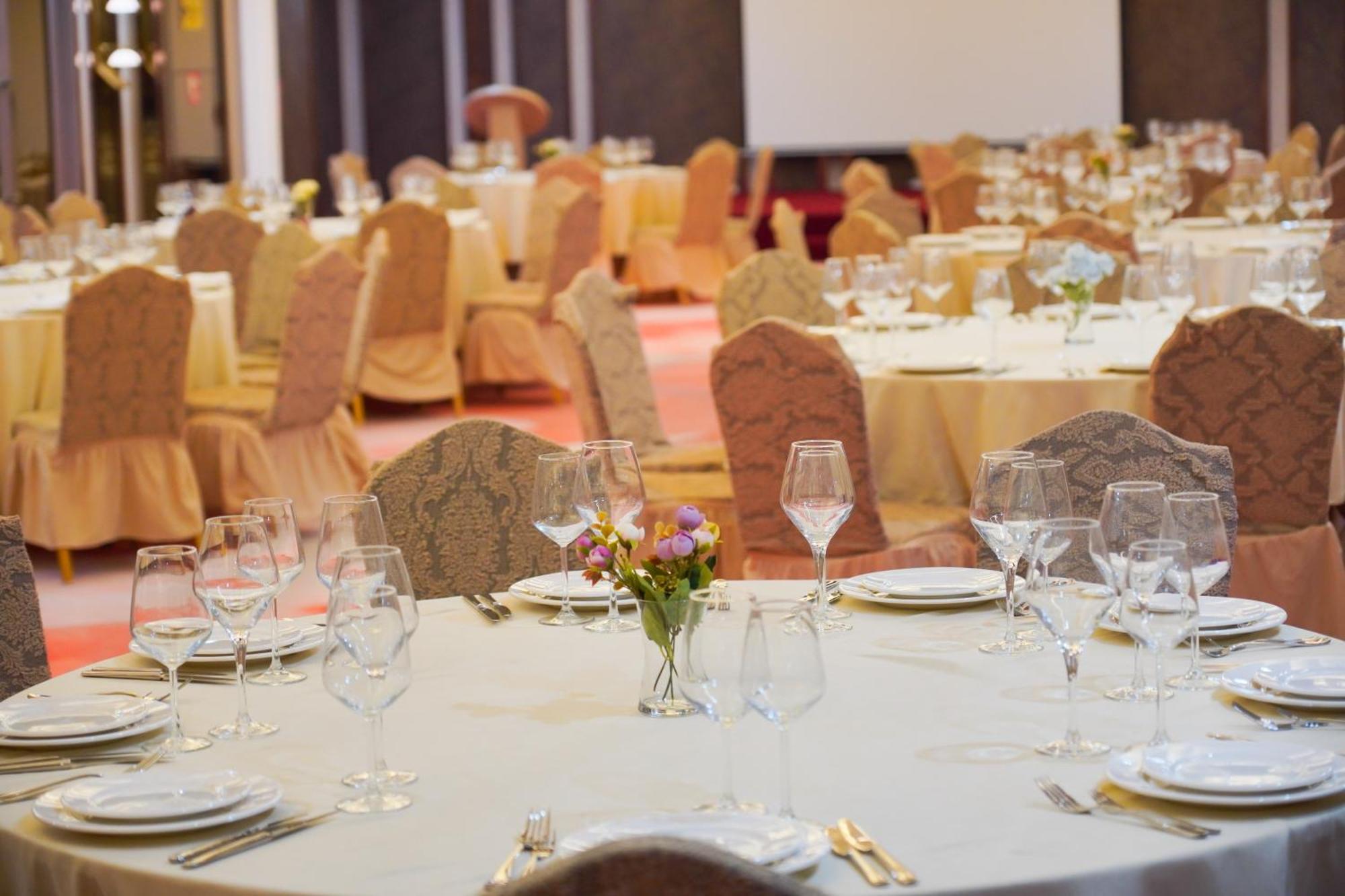 Best Western Premier Батуми Екстериор снимка The ballroom