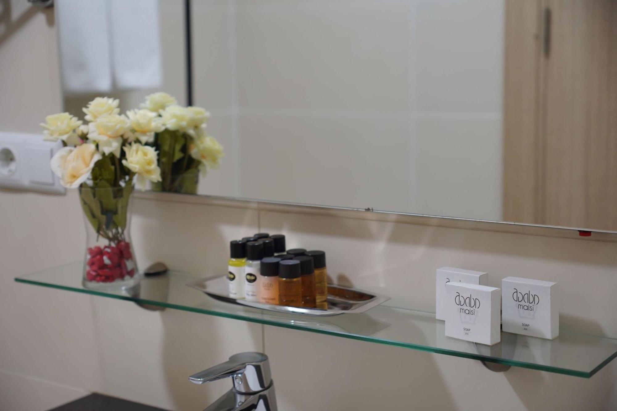 Best Western Premier Батуми Екстериор снимка Bathroom amenities