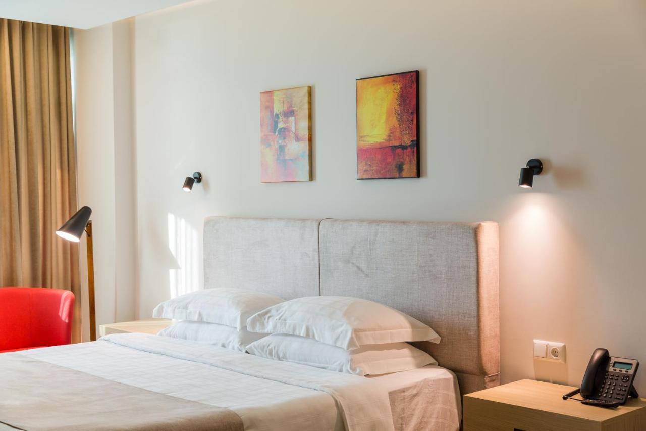 Best Western Premier Батуми Екстериор снимка A bedroom at the hotel