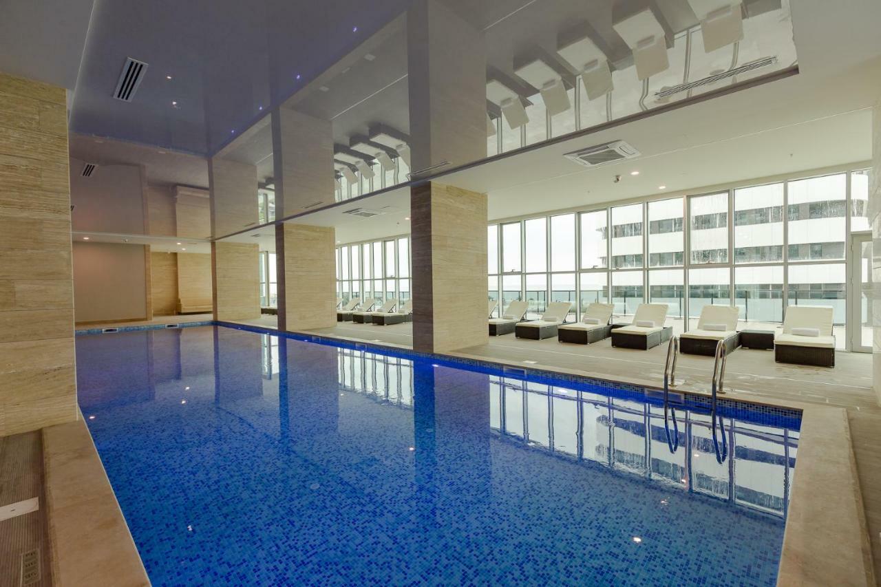 Best Western Premier Батуми Екстериор снимка The pool at the hotel