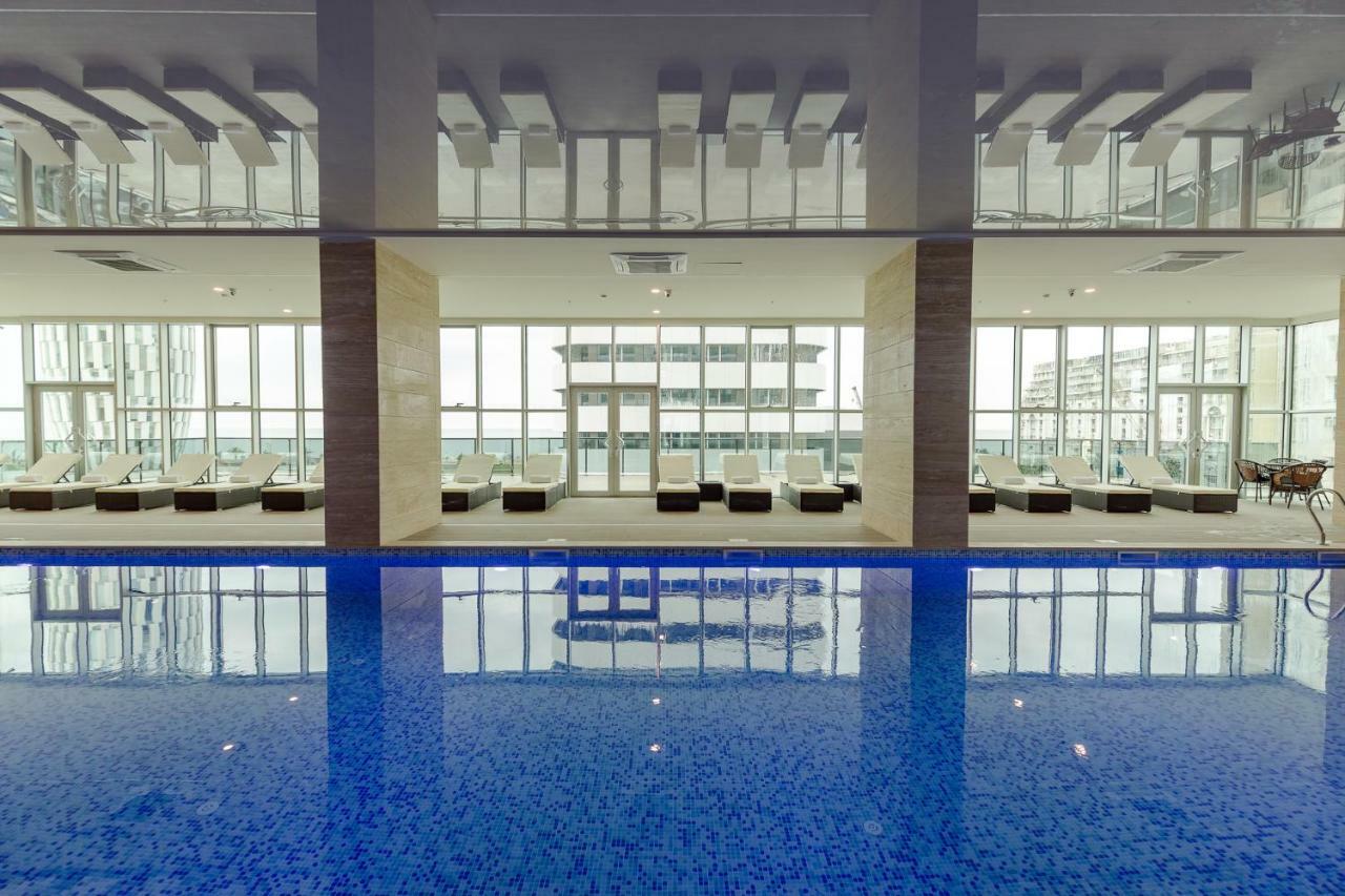 Best Western Premier Батуми Екстериор снимка The pool at the 1018